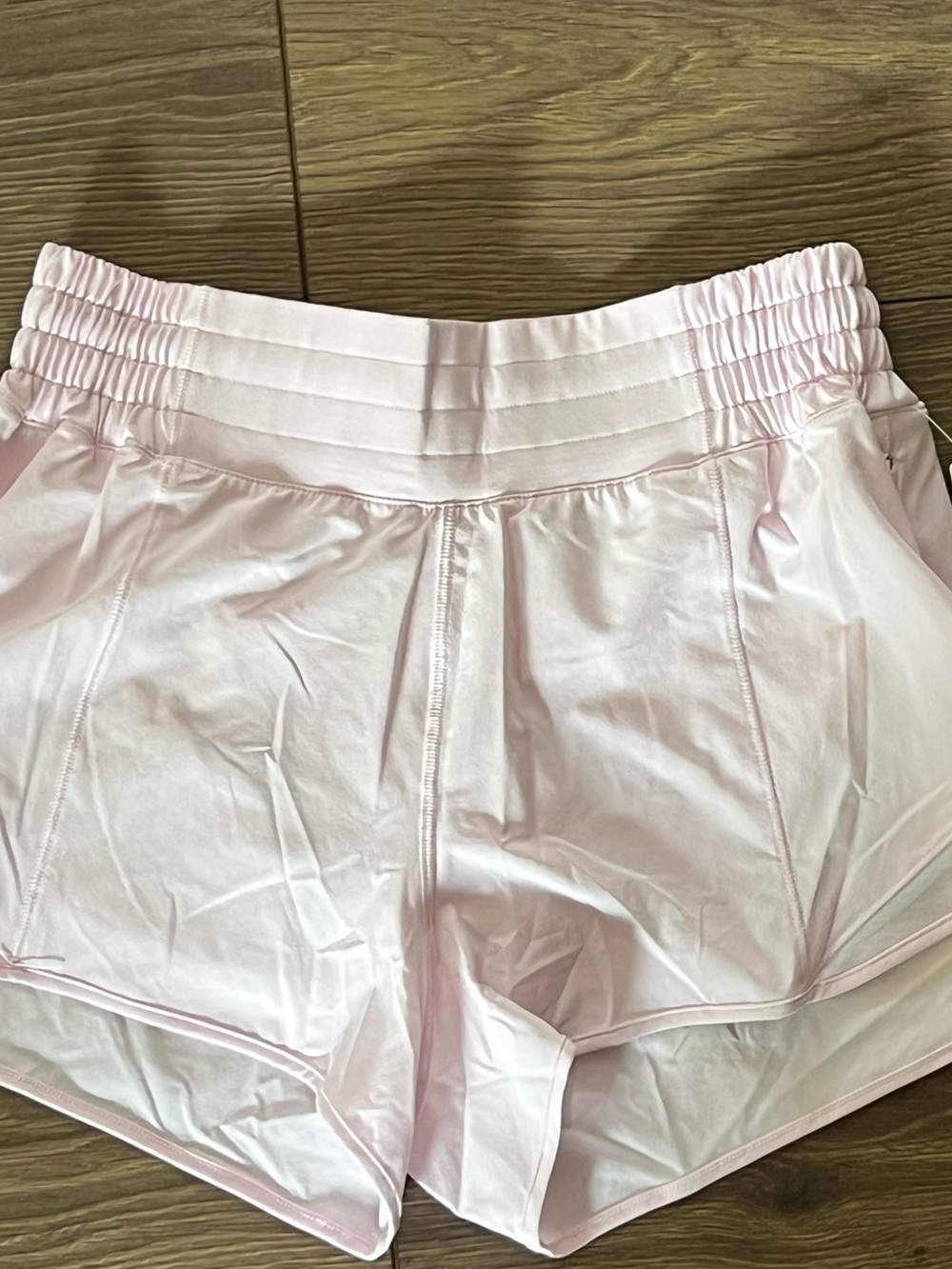 Lululemon Hotty Hot High-Rise Short 2.5" Lined Pink Organza Size 6 NWT - Picture 2 of 5